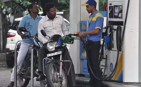 Petrol Pumps Threaten Cash Only Payments as New UPI Fee Hits Fuel Spends