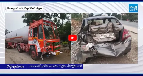 Lorry Hits Ambulance And 5 Cars In Miryalaguda 1