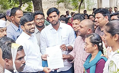Staff of Animal Husbandry Department stage a protest: Andhra Pradesh