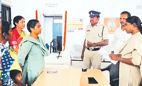 MLA Galla Madhavi Publicity Stunt Guntur Police Station