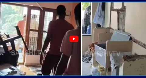 Massive Explosion House And Furniture Destroyed In Amalapuram 1