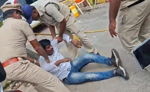 TDP Leaders And Police Over Action At Vijayawada SAAP Office