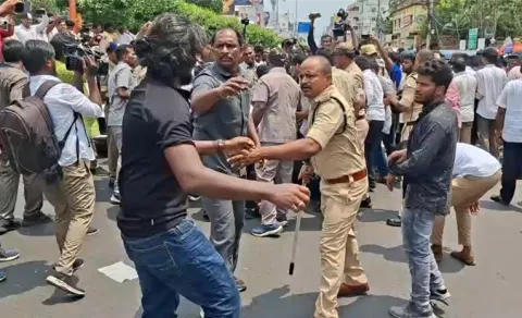 YSRCP Protest At SAAP Office At Vijayawada Updates