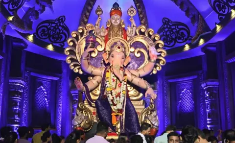 Shivdi Cha Raja Celebrates 75th Year With Underwater Dwarka Theme