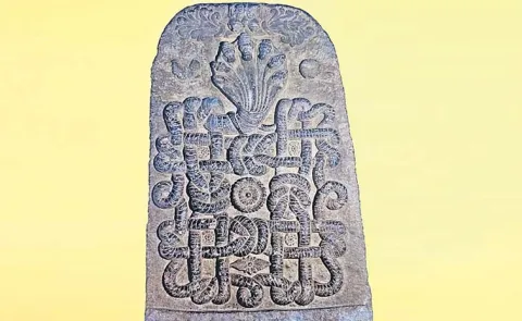 Ancient Naga Stone Sculpture Ballari Chennai Museum
