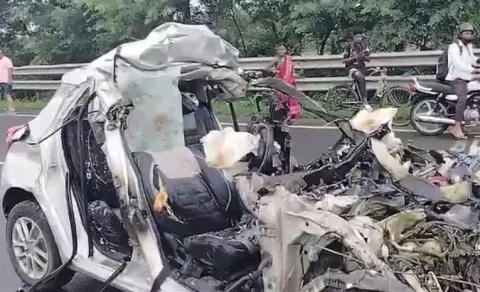 Jharkhand Minister’s Daughter Among Four Killed in Jamshedpur Car-Truck Crash