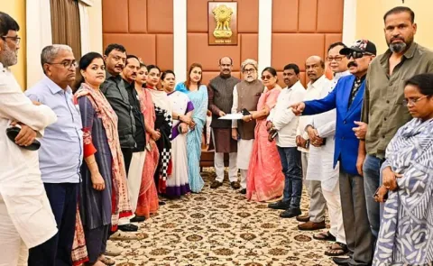  Lok Sabha Speaker gives 15 days time to rebel TMC MPs  