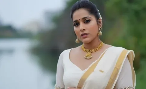 Anchor Rashmi Gautam tweet about Animals Funds and trolls