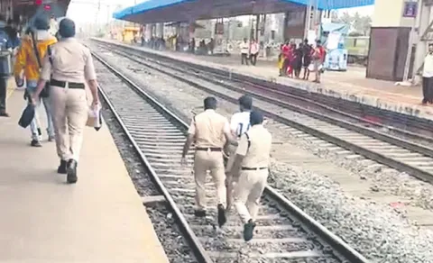 RPF Police Arrest In Laptop Thief
