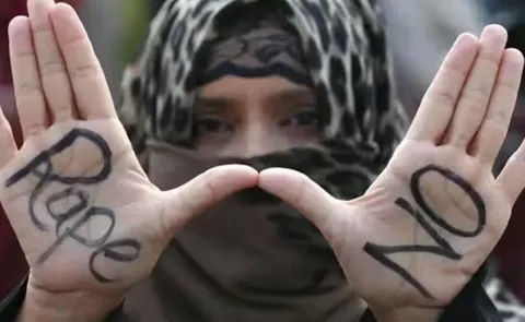 azerbaijan young woman allegedly robbed in lahore7