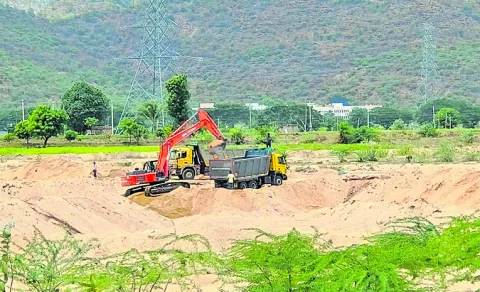 Illegal operators are dredging sand from the Papaghni River