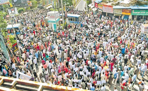 Government employees protest against Chandrababu frauds
