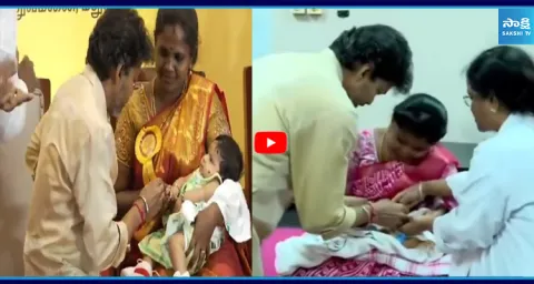 CM Vijay Gifted Gold Ring to Newborn Baby  1