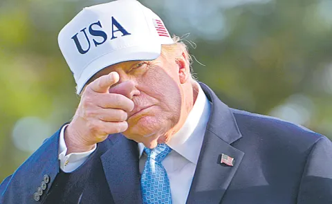  Donald Trump asked Xi Jinping if China would like to buy US weapons