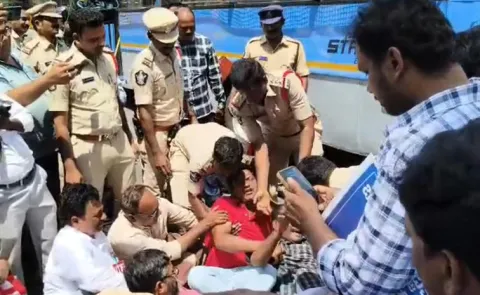 High tension at Vidyabhavan in Vijayawada