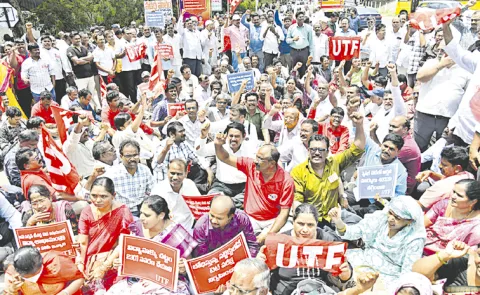 Teachers Protest in andhra pradesh