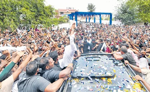 YS Jagan attends the wedding reception of SV Mohan Reddys son