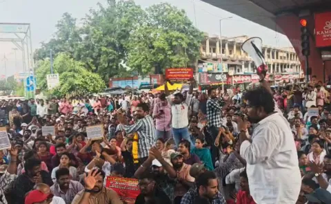 Protest by Secretariat Employees in Visakhapatnam