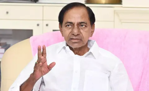 Ex CM KCR Meeting With BRS Leaders At Erravalli