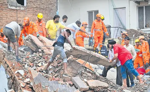 Delhi Satya Niketan Building Collapsed, 3 Dead