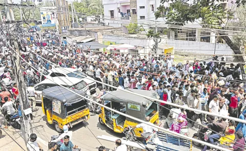 Police job aspirants took out a massive rally in Kakinada city