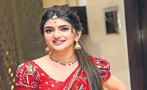 Srileela seen in Rajinikanth Dharman shooting location