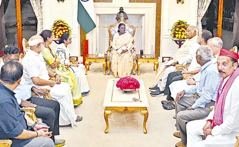 Opposition Leaders Meet President Murmu to remove CEC Gyanesh Kumar7