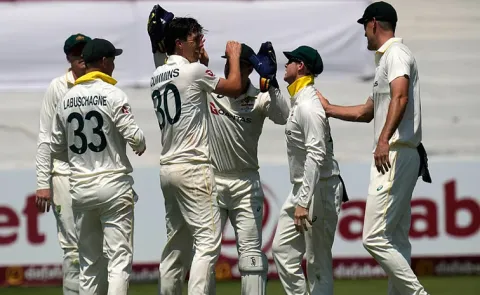 South Africa all out for 284 in 1st innings, Aussies get crucial lead6