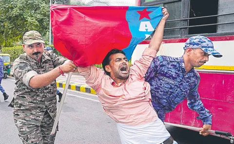 Cockroaches plan new protest amid heavy Delhi security