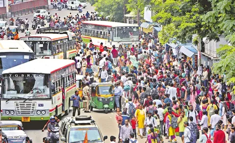  Dussehra rush continues on TGSRTC buses
