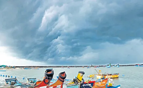 Light to moderate rains at isolated places in Coastal Andhra and Rayalaseema