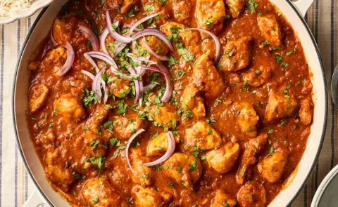 Australian Woman Charged After Mixing Colleagues Curry With this