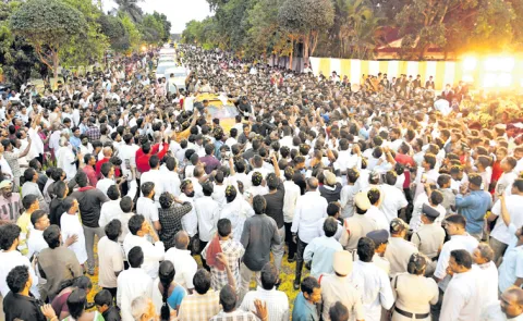 Grand welcome for YS Jagan in Bhogapuram Vizianagaram district