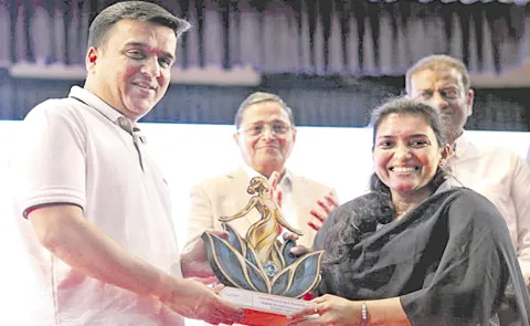 Kajal Ramnikbhai Wins Women Artisan Excellence Award