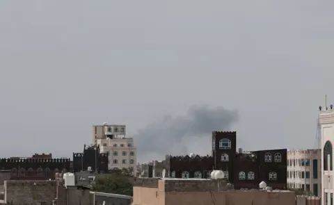 Yemens government says PM, cabinet survived Aden attack
