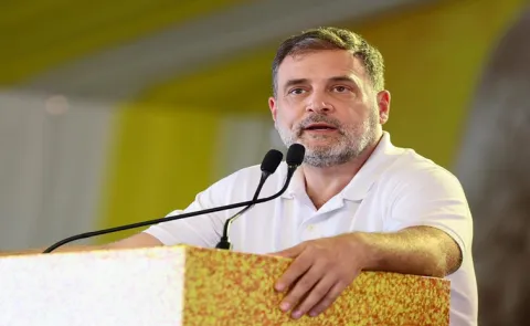 Police can break bones but not satyagraha says Rahul Gandhi