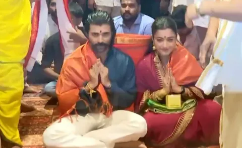 Vijay Devarakonda And Rashmika Visits Vijayawada Temple