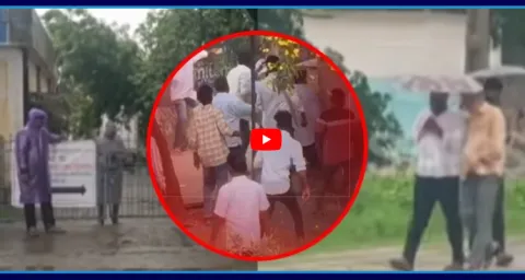 TDP Goons Attack Sakshi TV Reporter In Chandragiri 1