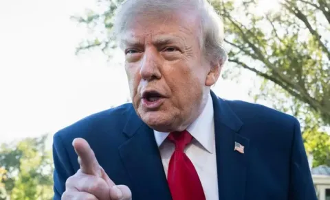 You are a dummy you are a stupid person reporters Trump7