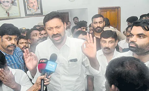 Kadapa MP Ys Avinash Reddy lashes out at the police system