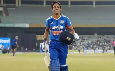 harmanpreet kaur slams 100 in 2nd ODI vs Zimbabwe2