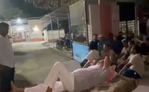 JC Prabhakar Reddy Bed Protest Outside Police Station in Tadipatri
