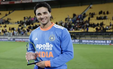 Abhishek Sharma Says-Yuvraj 12 Balls-Fifty-Was-Miracle-Vs NZ 3rd T20I8