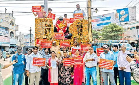 Innovative agitation by Secretariat employees