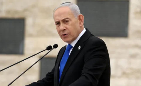 Protest outside Netanyahu home demand joint Jewish Arab govt
