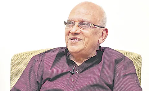 Tollywood Heroes pay Condolences To Director Singeetham Srinivasarao Demise