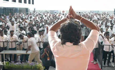Sivakarthikeyan Political Entry Actor Meets Thousands of Fans in Chennai
