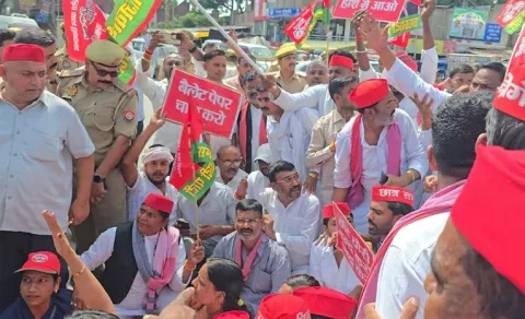 ECI Chief Effigy Burning FIR Against 9 SP Leaders