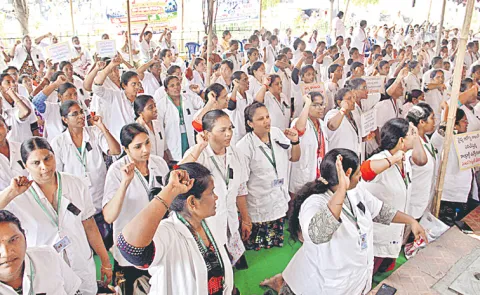 Contract employees strike enters third day