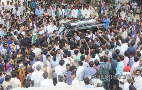 good response to ys jagan mohan reddy election campaign in warangal - Sakshi